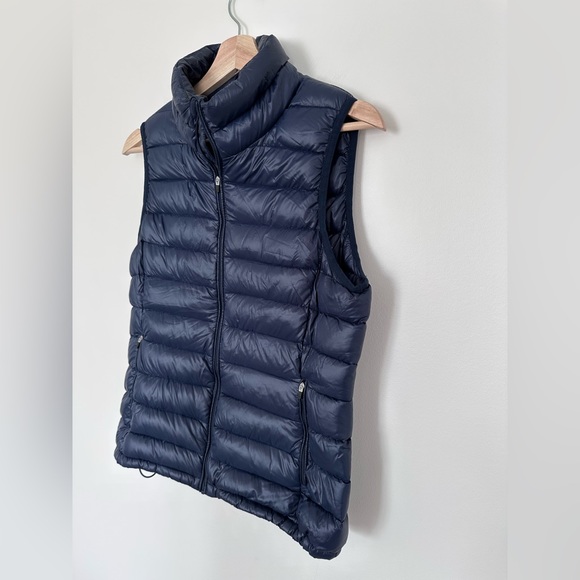 Aritzia Parklife Puffer Vest - Picture 2 of 7